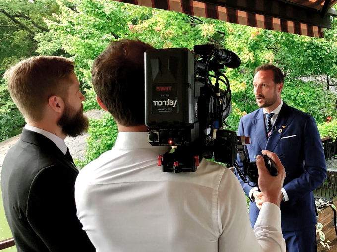 Crown Prince Haakon also met with the World Wildlife Fund WWF today, and gave an interview to a documentary on the oecan. Photo: Erik Abild, The Royal Court.